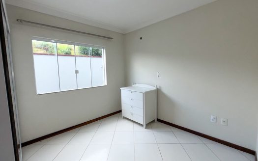 APARTAMENTO SEMIMOBILIADO – REF 6077