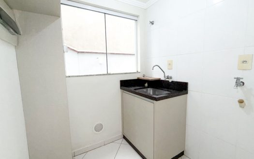 APARTAMENTO SEMIMOBILIADO – REF 6077