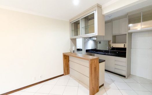 APARTAMENTO SEMIMOBILIADO – REF 6077