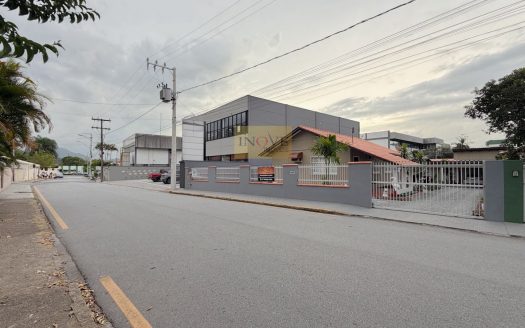 TERRENO com 615,20 m² com 02 residências – REF 6083