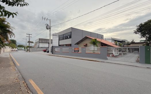 TERRENO com 615,20 m² com 02 residências – REF 6083